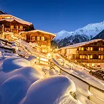 Gruenwald Und Mit Pool Apart Otel Sölden