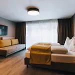 Aparthotel Gruenwald Und Mit Pool Sölden