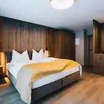 Gruenwald Und Mit Pool Aparthotel 4*
