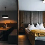 Gruenwald Und Mit Pool Aparthotel Solden