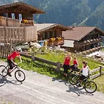 شقة فندقية Gruenwald Und Mit Pool 4*