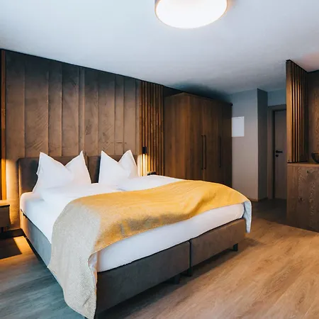 Gruenwald Und Mit Pool Lejlighedshotel 4*