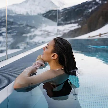 Apartmanhotel Gruenwald Und Mit Pool Sölden