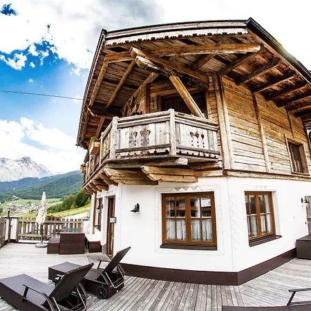 Gruenwald Und Mit Pool Apartmanhotel 4*