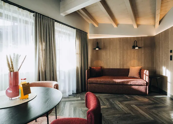 Gruenwald Und Mit Pool Aparthotel