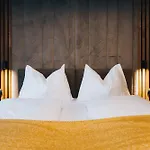 Gruenwald Und Mit Pool Apartmanhotel Sölden