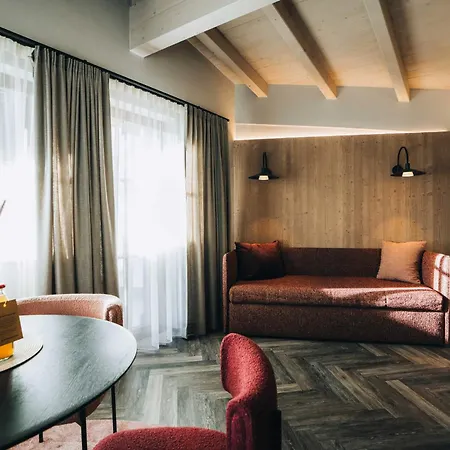 Gruenwald Und Mit Pool Apartmanhotel